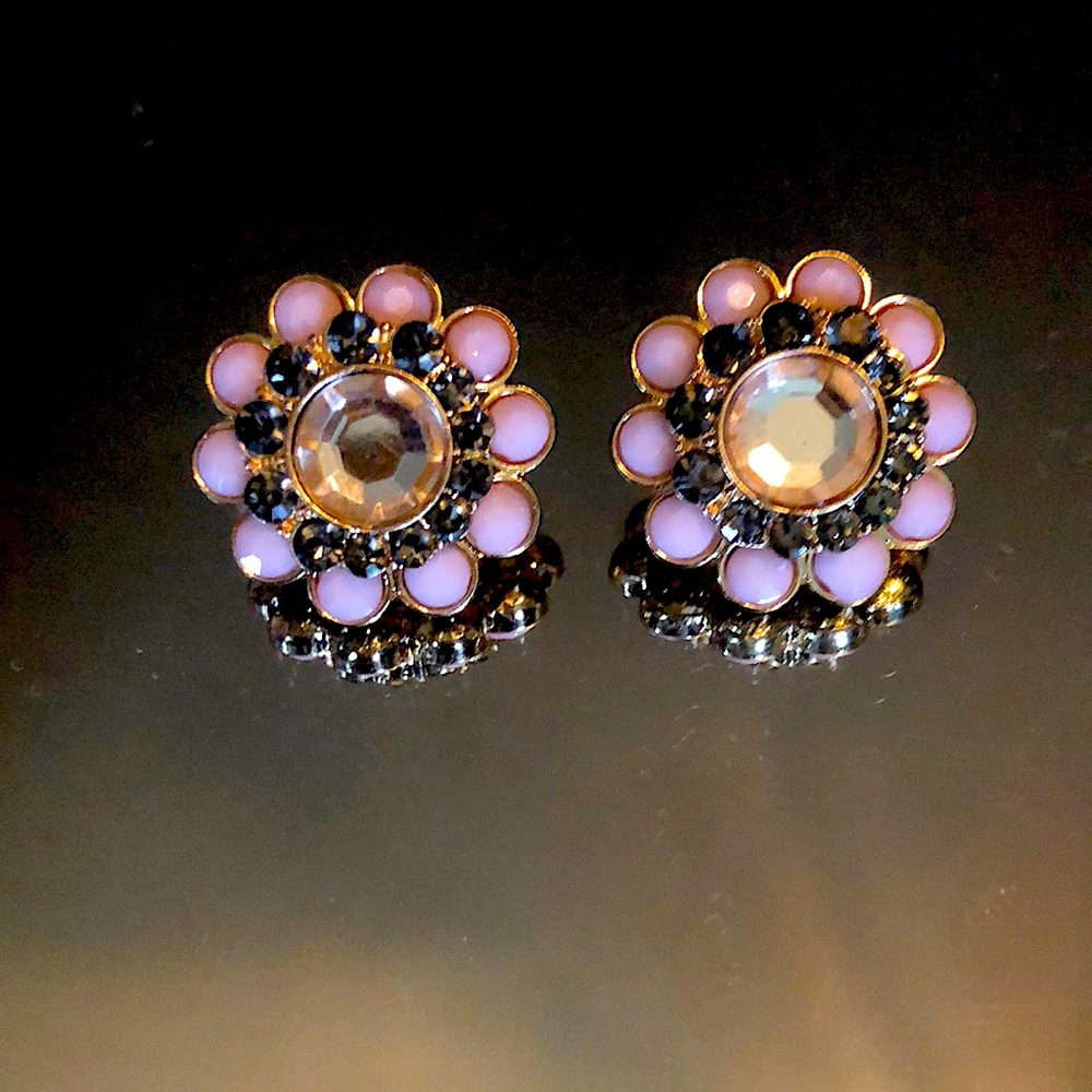 🌸Pierced earrings - Our favorite beach rose color flowers 🌸 with rhinestones!